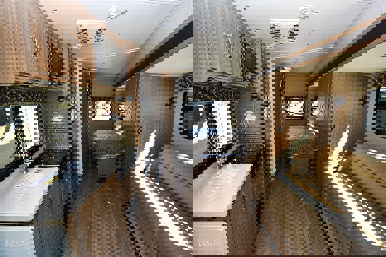 Used 2018 Mercedes-Benz Sprinter 3500 image 3