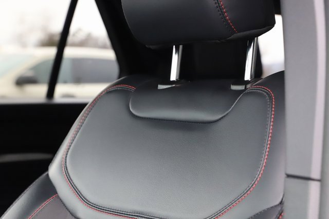 Used 2025 Ford Explorer ST-Line w/ ST-Line Street Pack image 16