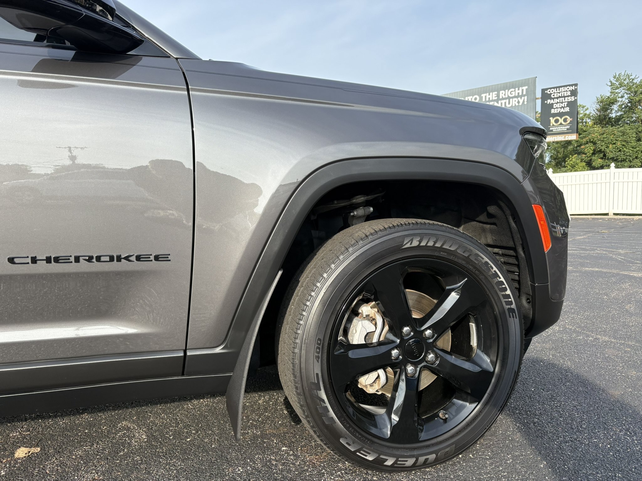 Used 2023 Jeep Grand Cherokee Altitude AWD/4WD image 15