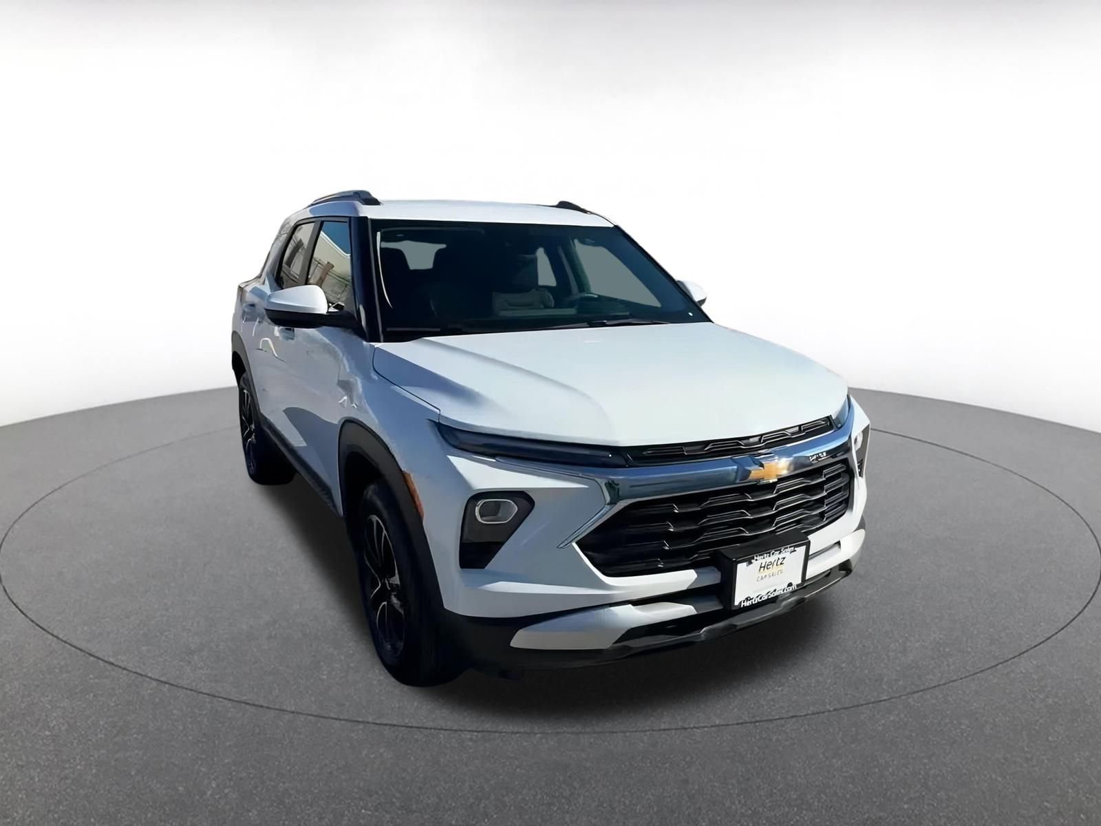 Used 2025 Chevrolet TrailBlazer LT w/ Driver Confidence Package image 3