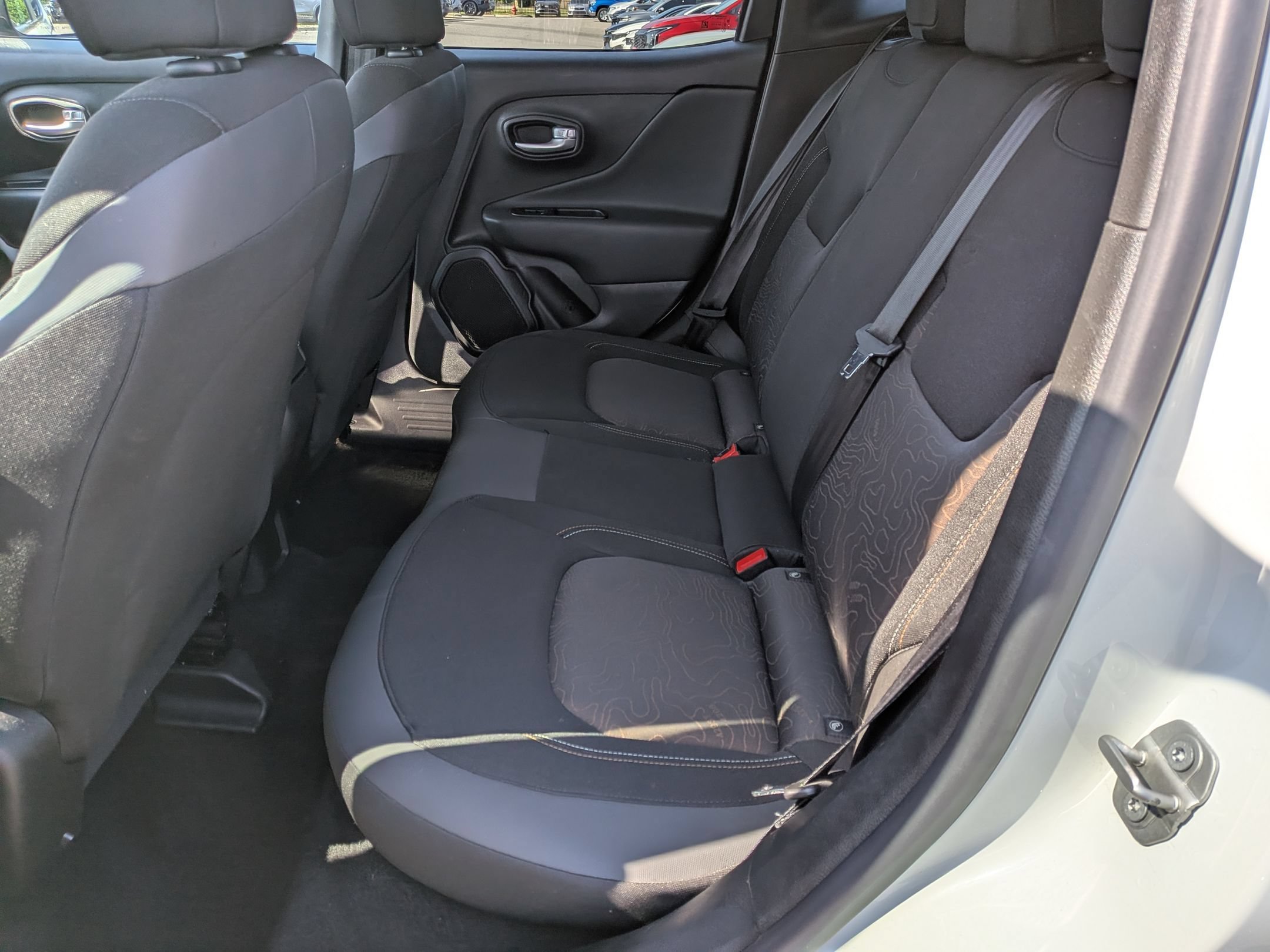 Used 2023 Jeep Renegade Latitude AWD/4WD image 30
