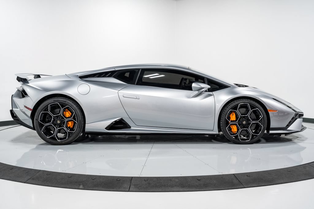 Used 2023 Lamborghini Huracan Tecnica RWD image 2