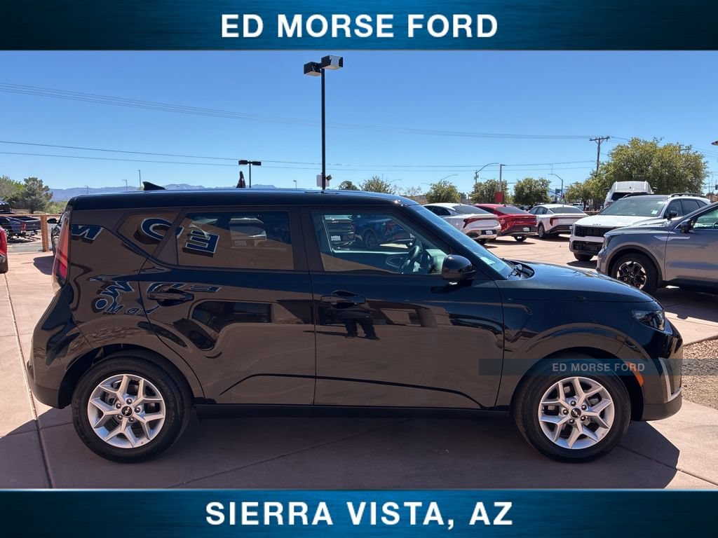 Certified 2025 Kia Soul LX FWD image 9