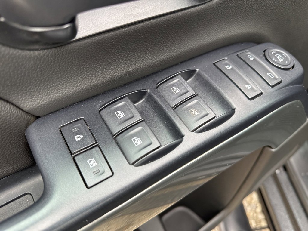 Used 2018 Chevrolet Silverado 1500 LT w/ All Star Edition image 10