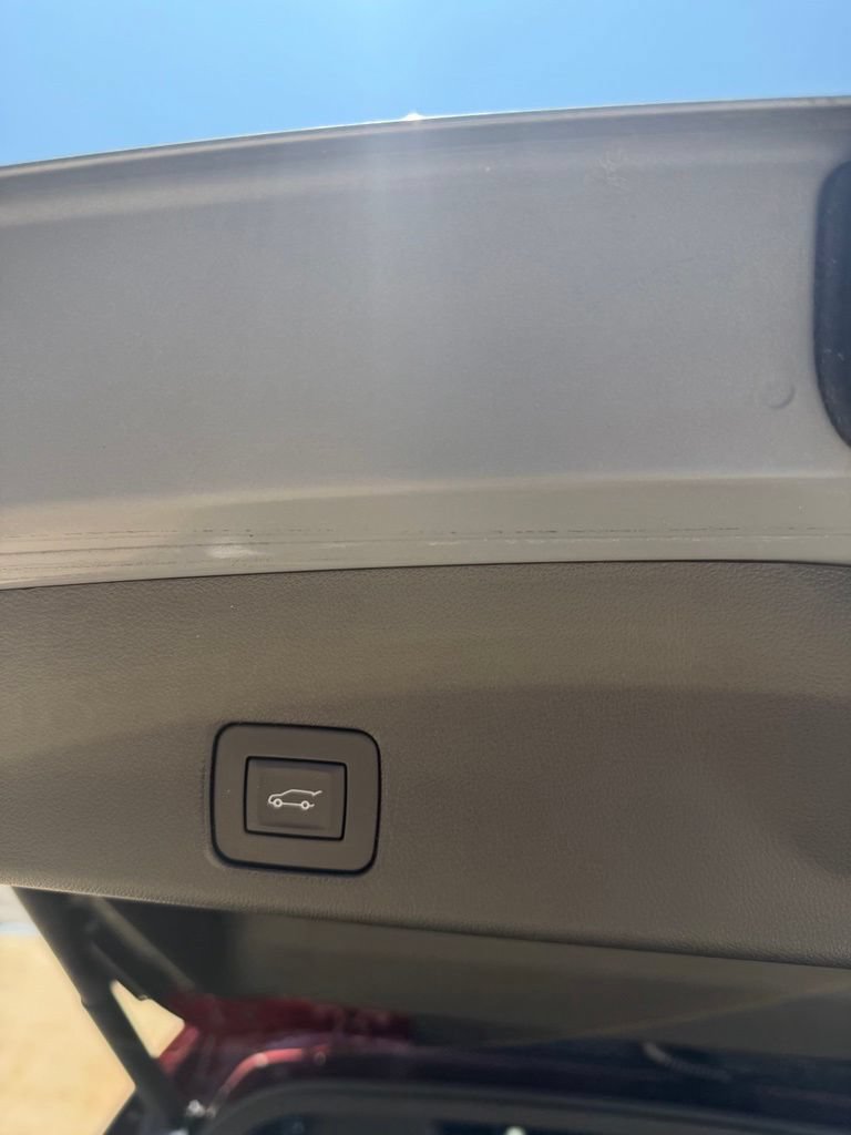 Used 2023 Chevrolet TrailBlazer RS w/ Sun and Liftgate Package AWD/4WD image 10