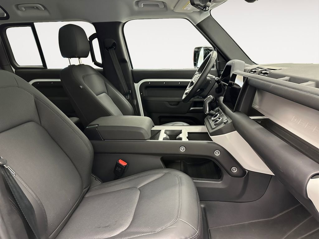 Used 2025 Land Rover Defender 110 S image 15