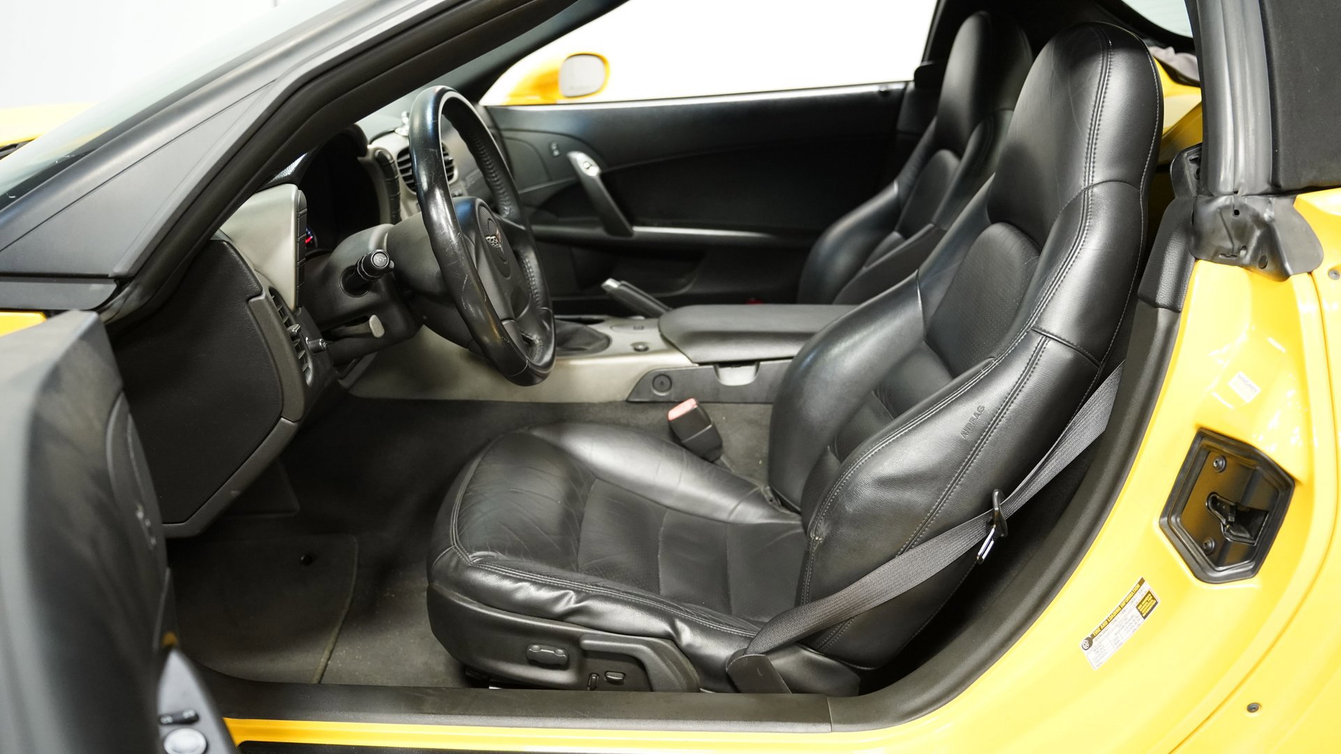 Used 2005 Chevrolet Corvette Convertible w/ Performance Handling Package image 28