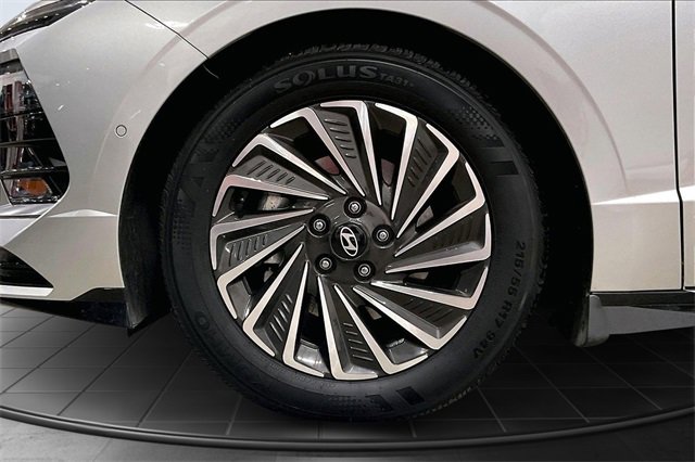 Used 2025 Hyundai Sonata Limited image 9