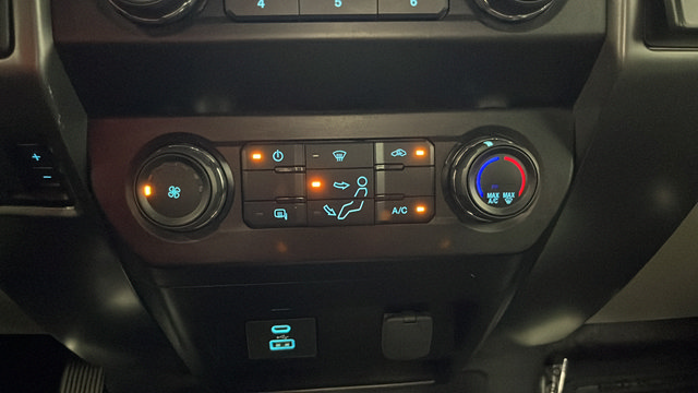 Used 2022 Ford F550 2WD Regular Cab Super Duty w/ XLT Value Package image 17