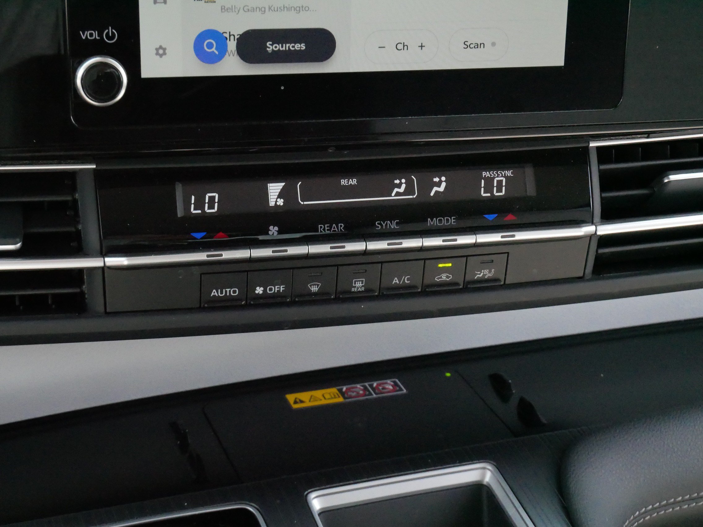 Certified 2026 Toyota Sienna LE FWD image 23