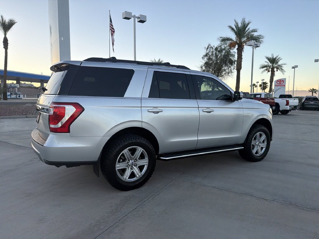 Used 2019 Ford Expedition XLT w/ Equipment Group 202A AWD/4WD image 4