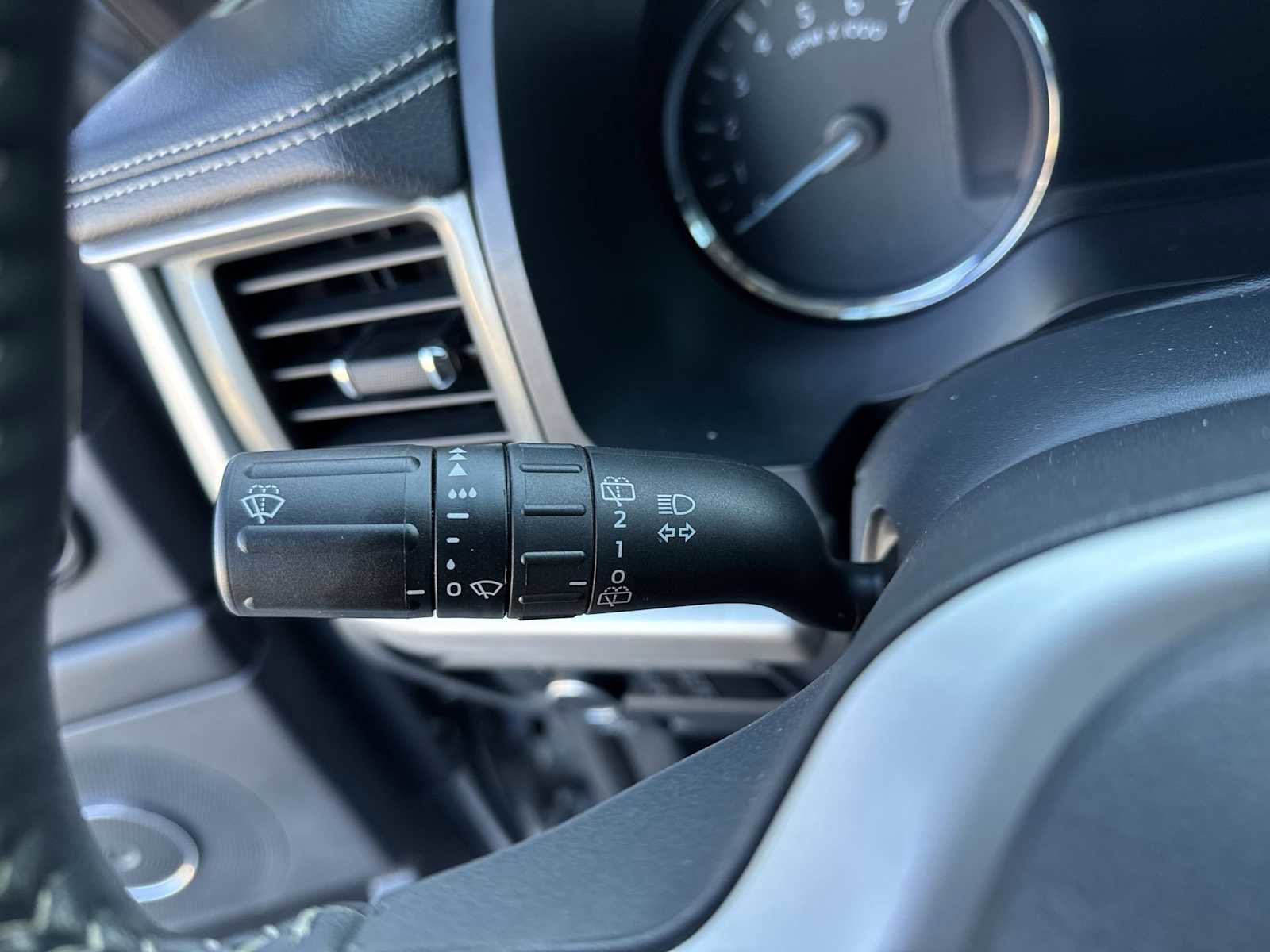 Used 2024 Ford Expedition XLT image 24