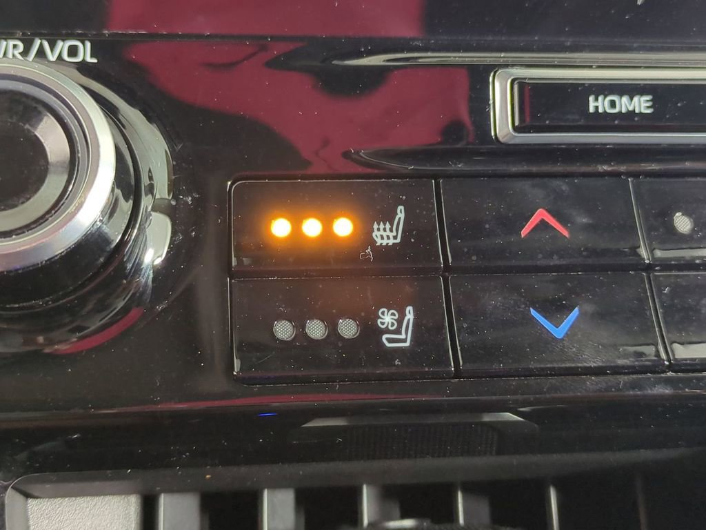 Used 2021 Toyota Highlander Platinum image 30