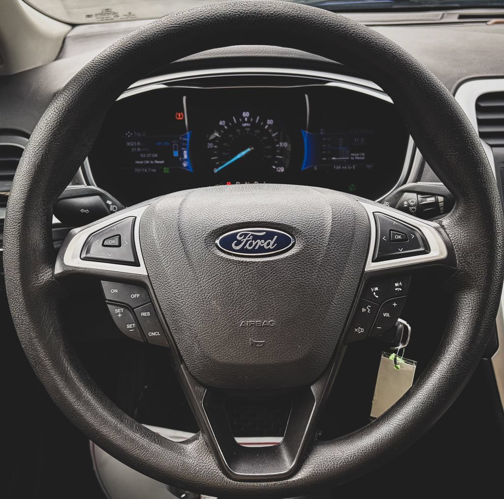 Used 2016 Ford Fusion SE FWD image 7