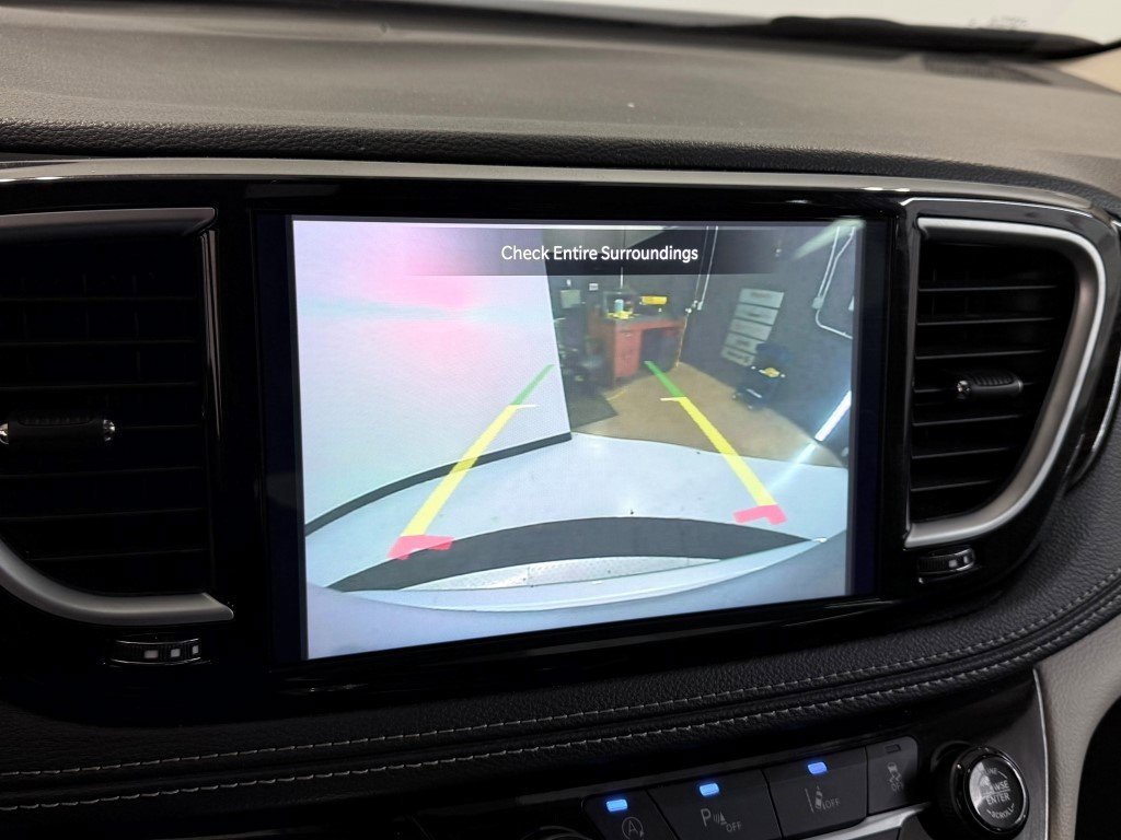 Used 2024 Chrysler Pacifica Limited image 25