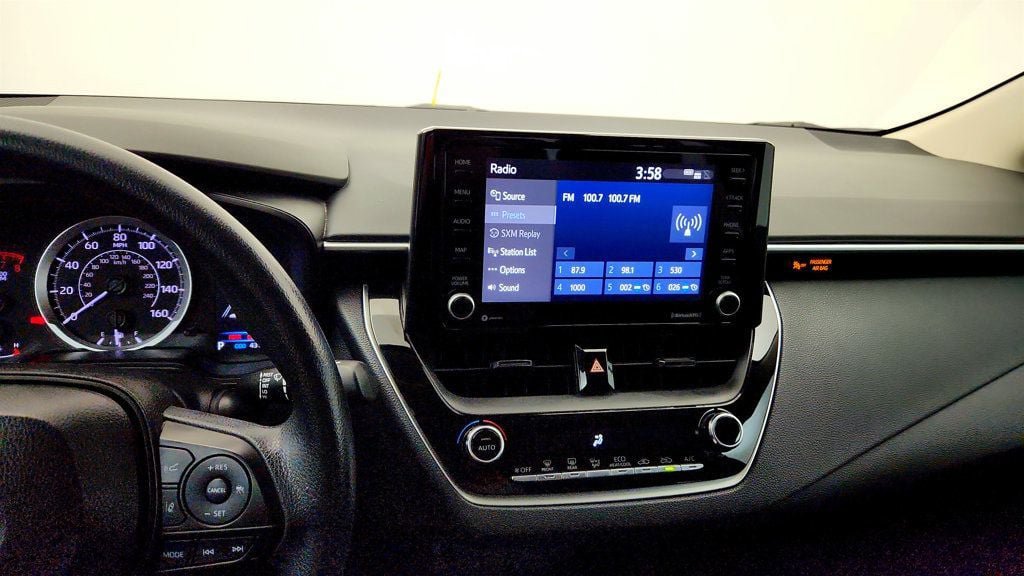 Used 2022 Toyota Corolla LE FWD image 17