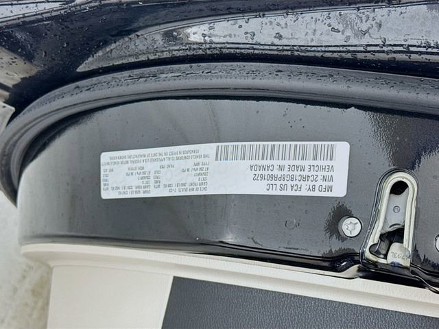 Used 2023 Chrysler Pacifica Touring-L image 32