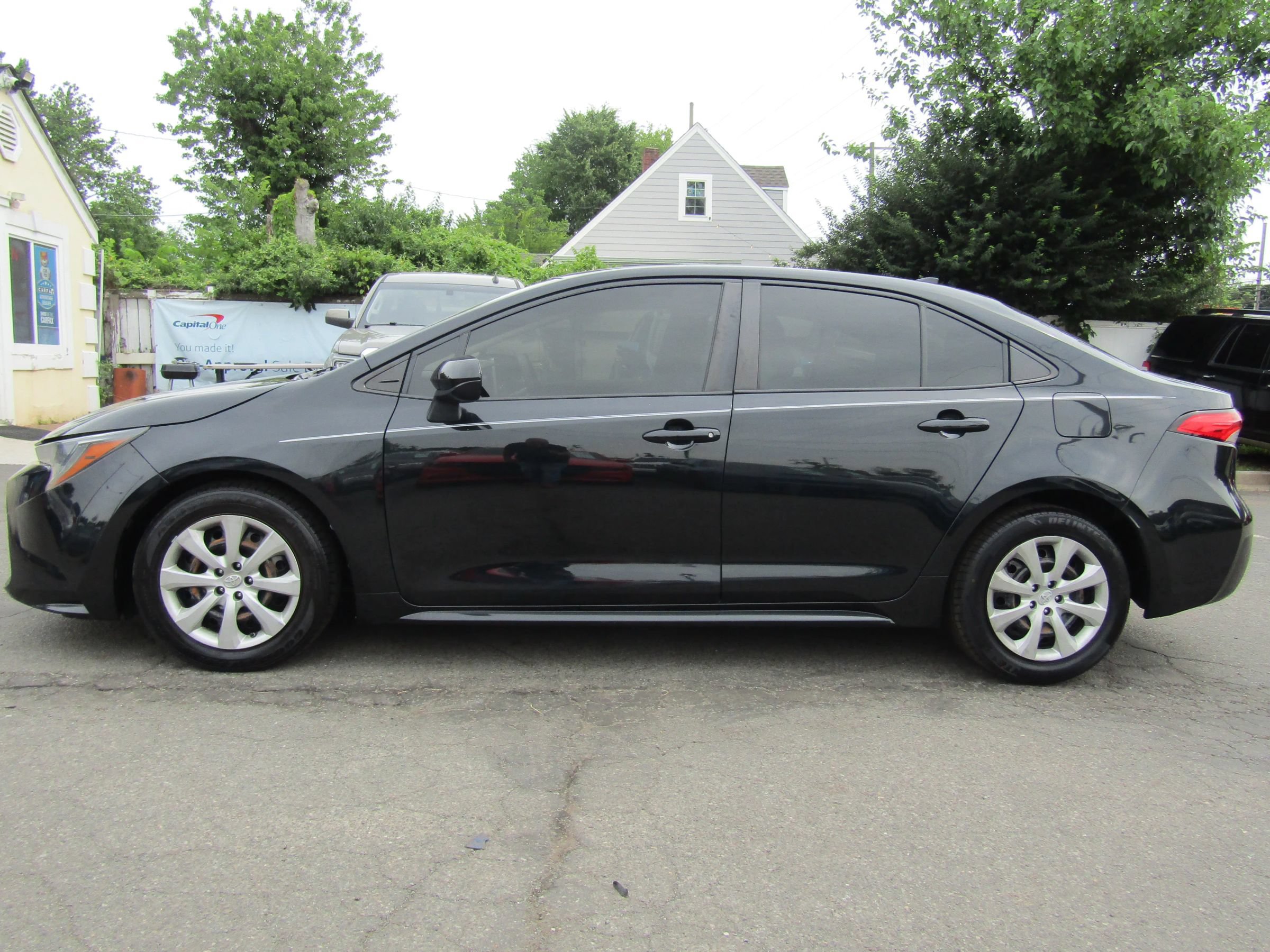 Used 2020 Toyota Corolla LE FWD image 4