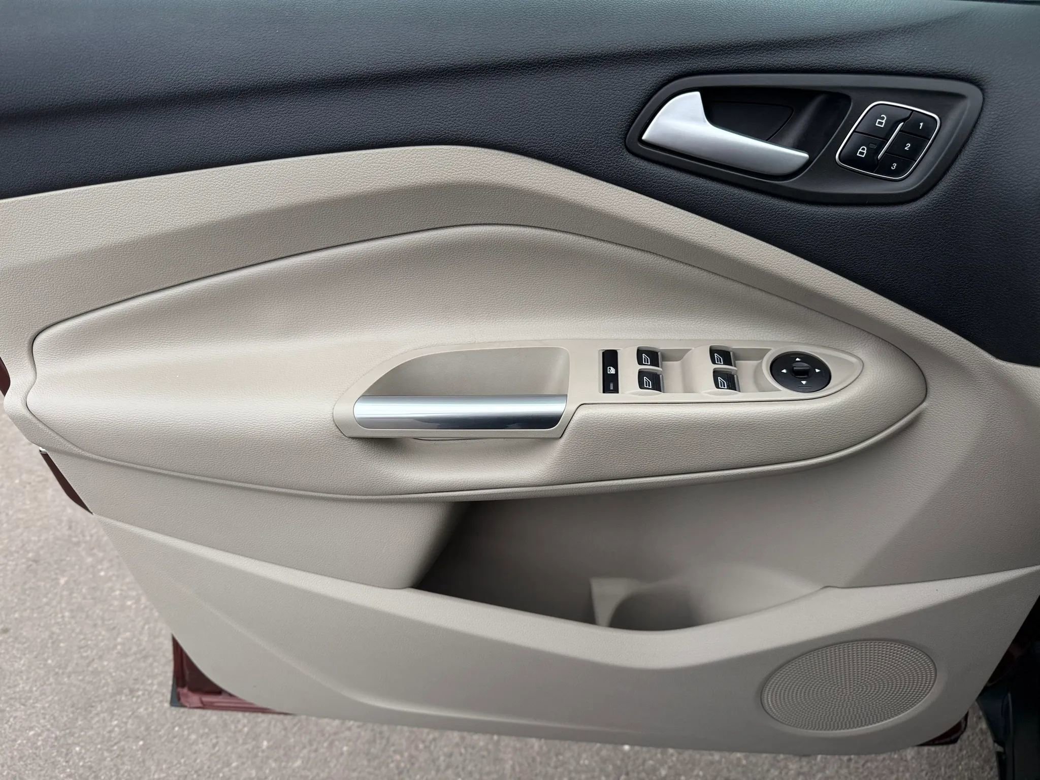 Used 2018 Ford Escape Titanium image 13