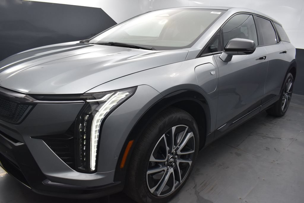 Used 2025 Cadillac Optiq Sport 2 w/ LPO, Floor Liner Package AWD/4WD image 32