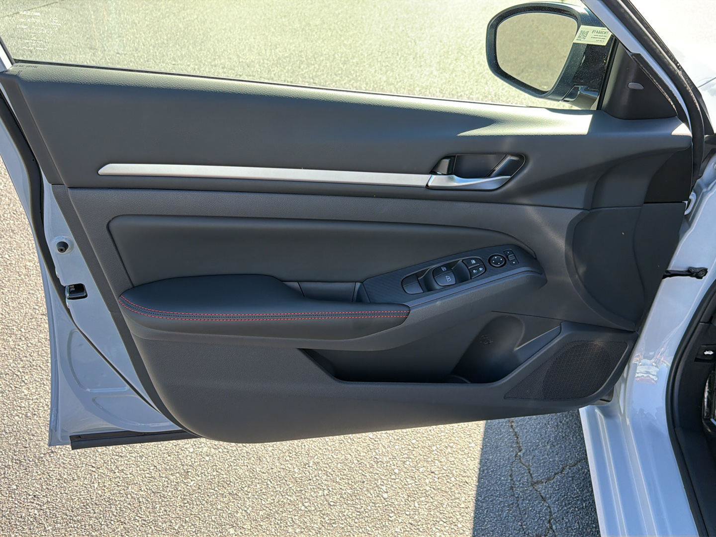 New 2026 Nissan Altima 2.5 SR w/ SR Midnight Edition Package FWD image 16