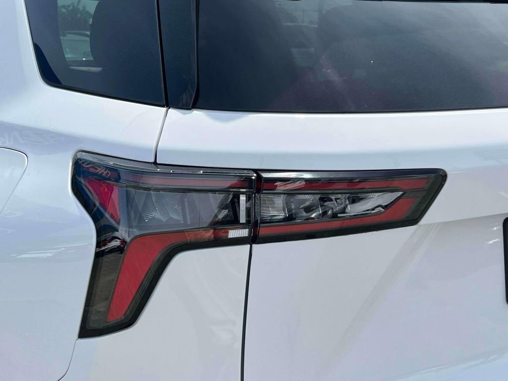 Used 2026 Chevrolet Equinox LT AWD/4WD image 13