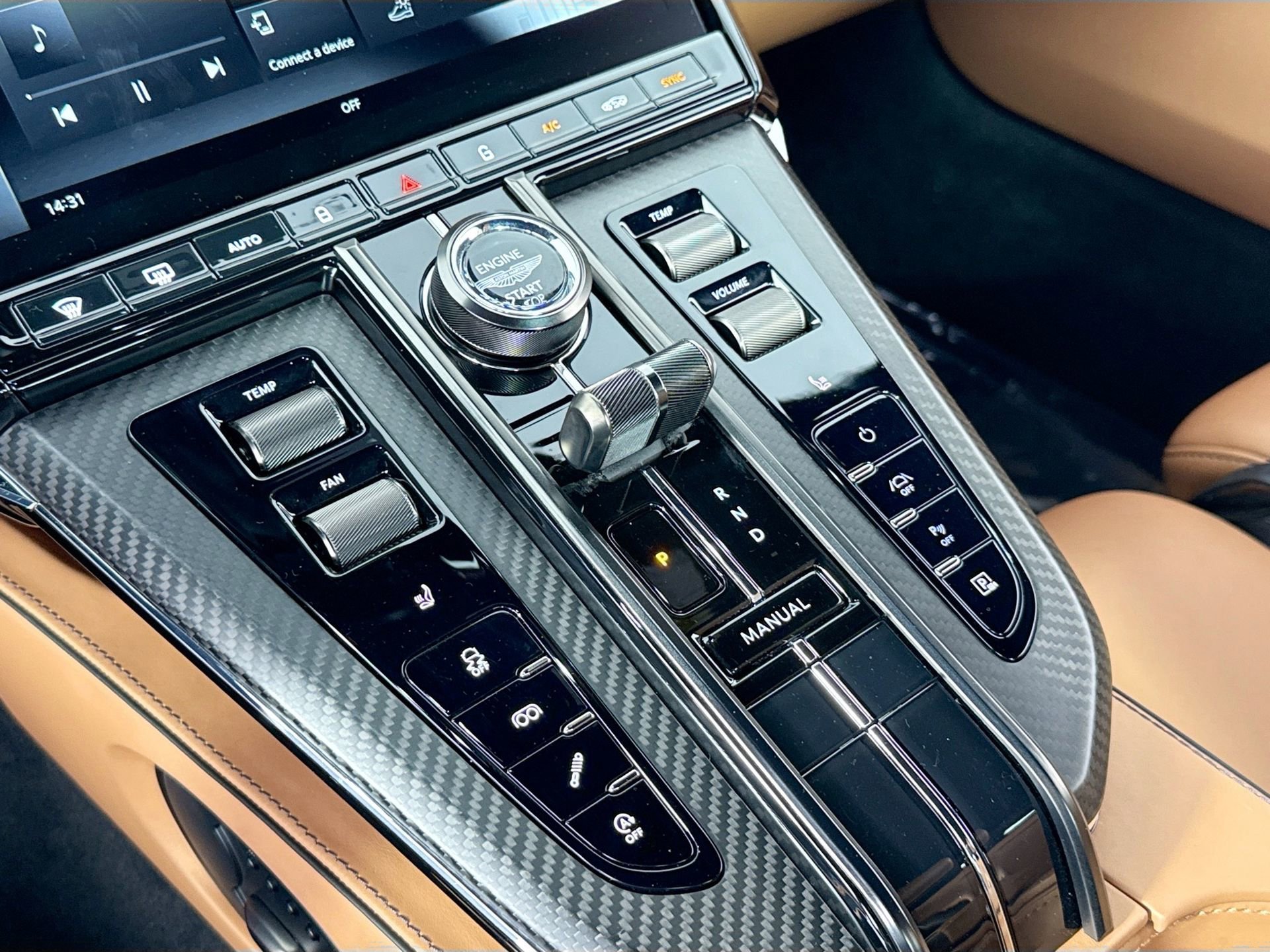 Used 2025 Aston Martin V8 Vantage Coupe image 15