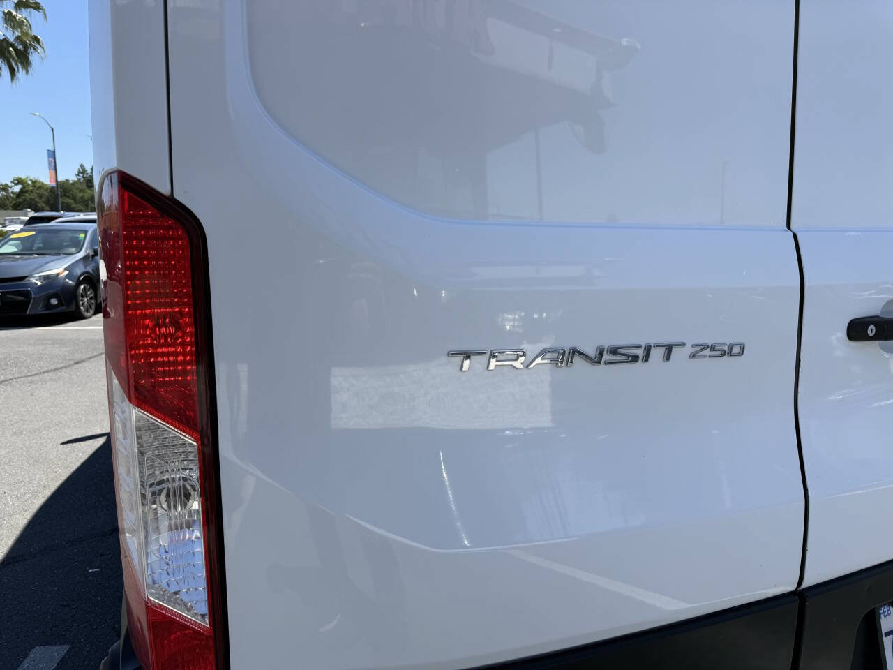 Used 2020 Ford Transit 250 Medium Roof RWD image 17