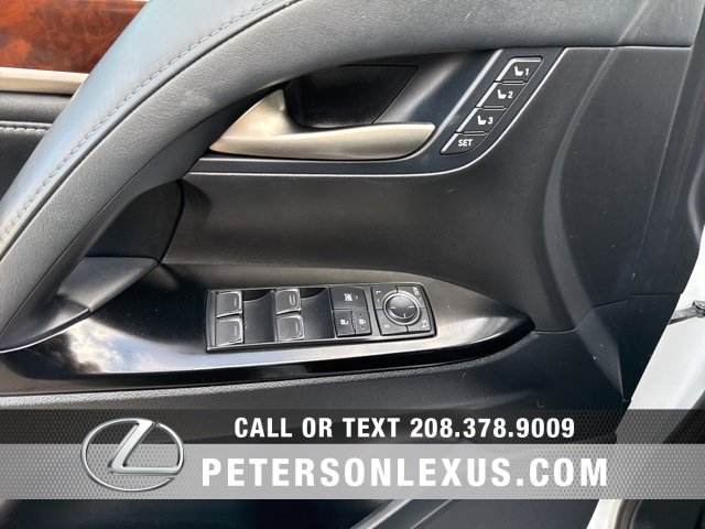 Used 2021 Lexus LX 570 4WD w/ 3rd Row & Luxury Pkg image 25