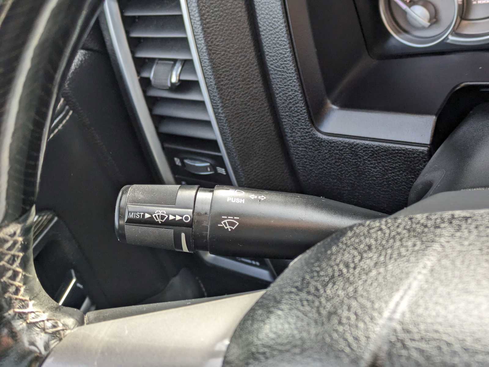 Used 2015 RAM 1500 Limited image 27