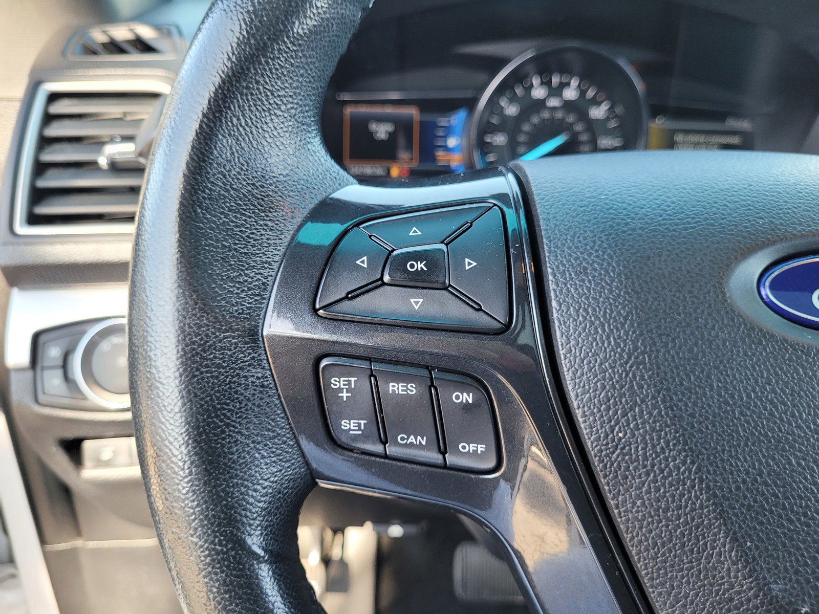 Used 2017 Ford Explorer XLT w/ Equipment Group 202A image 21