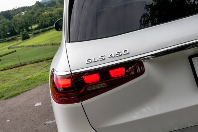 Used 2024 Mercedes-Benz GLS 450 4MATIC image 10