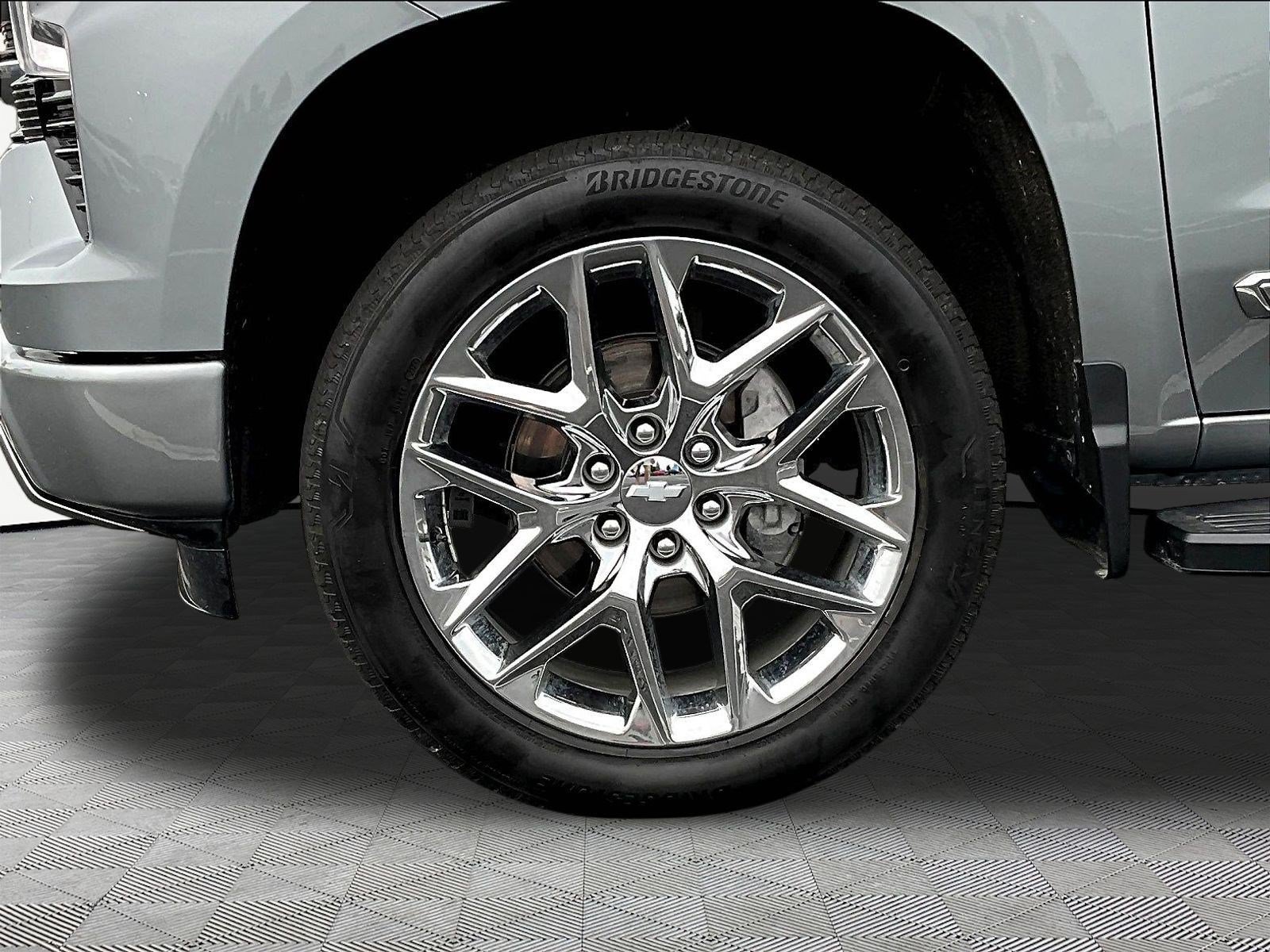 Used 2024 Chevrolet Silverado 1500 High Country w/ High Country Premium Package AWD/4WD image 33