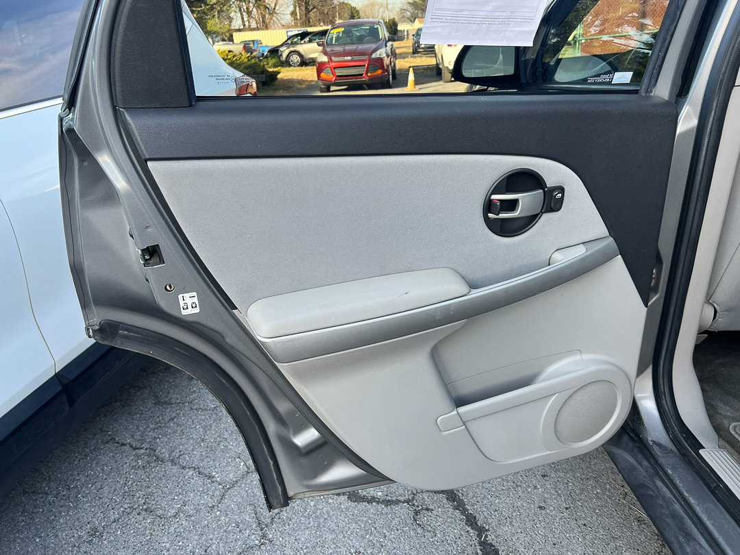 Used 2005 Chevrolet Equinox LS w/ Preferred Equipment Group image 17