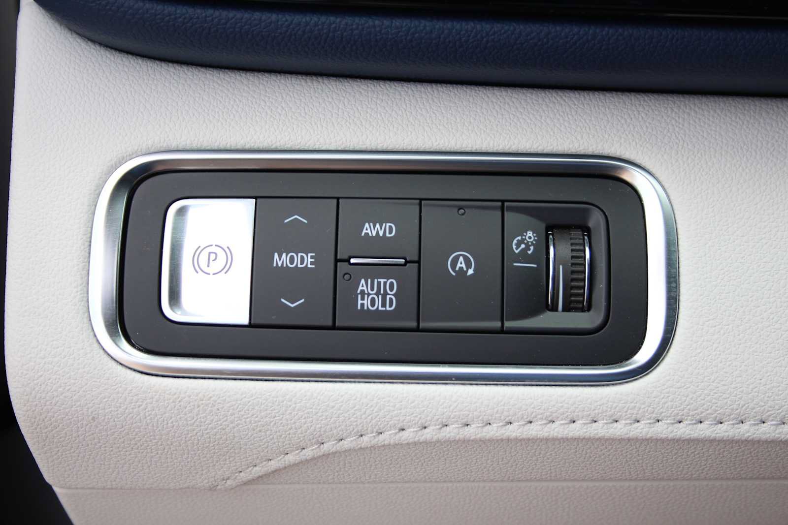 Used 2025 Buick Enclave Avenir AWD/4WD image 40