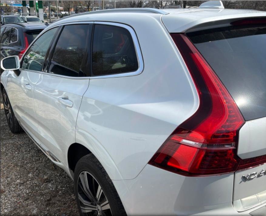 Used 2023 Volvo XC60 T8 Plus image 2