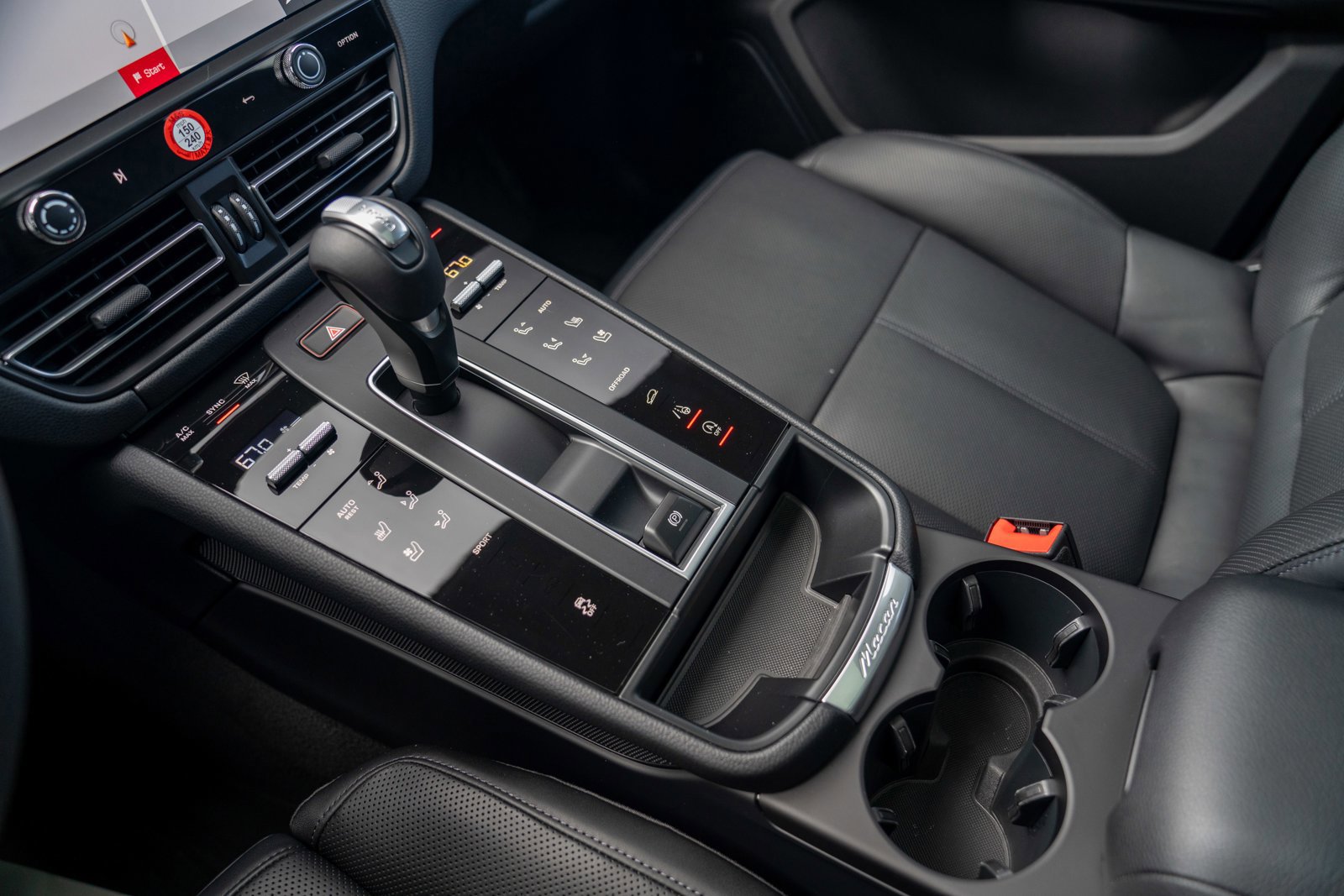 Certified 2025 Porsche Macan image 21