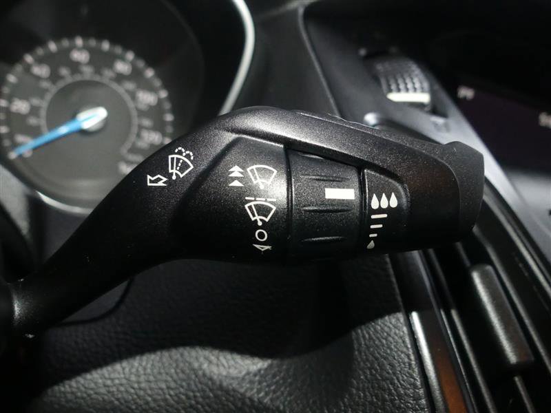 Used 2018 Ford Focus SE w/ SE Appearance Package image 34