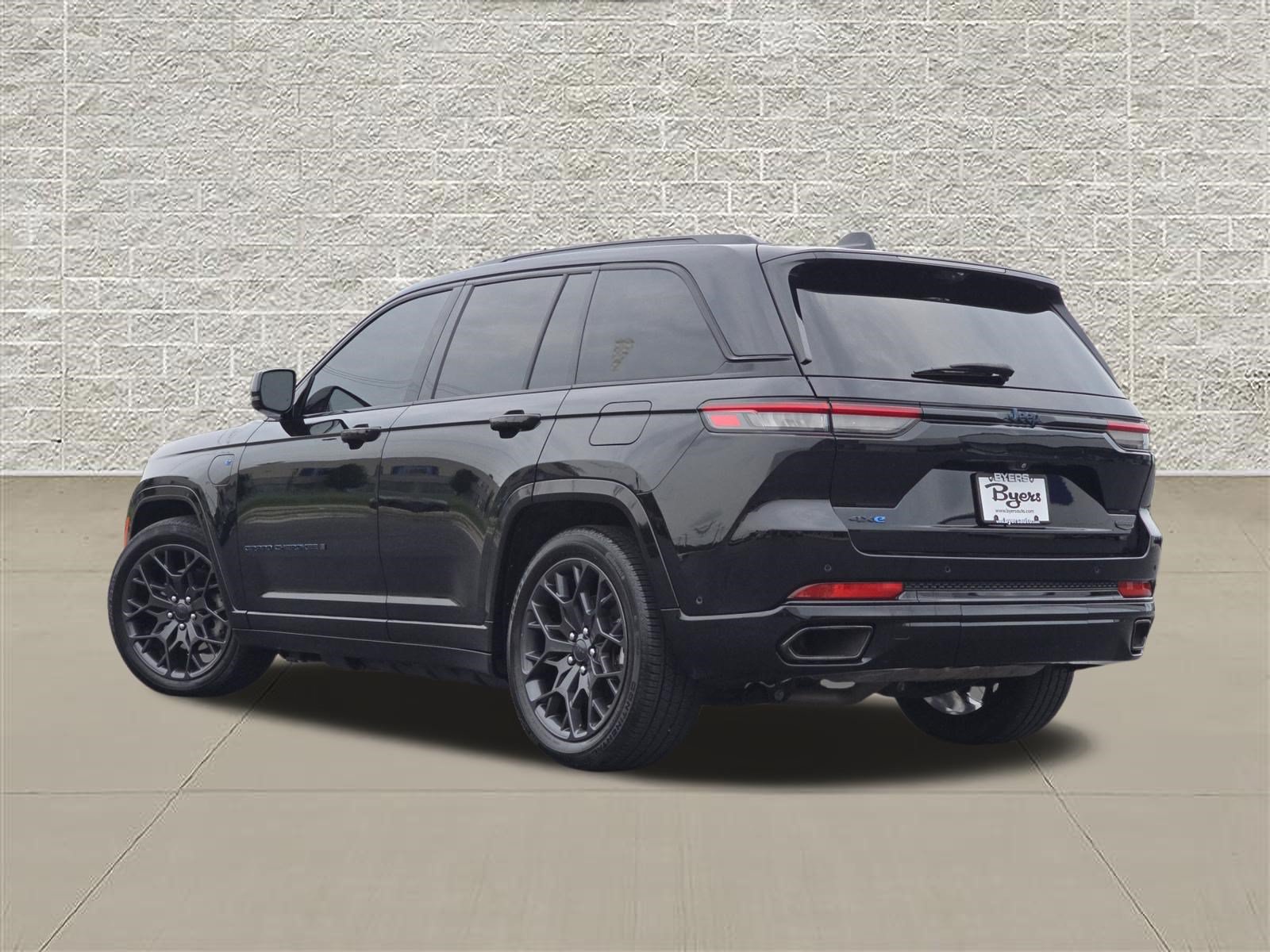 Used 2023 Jeep Grand Cherokee Summit AWD/4WD image 5
