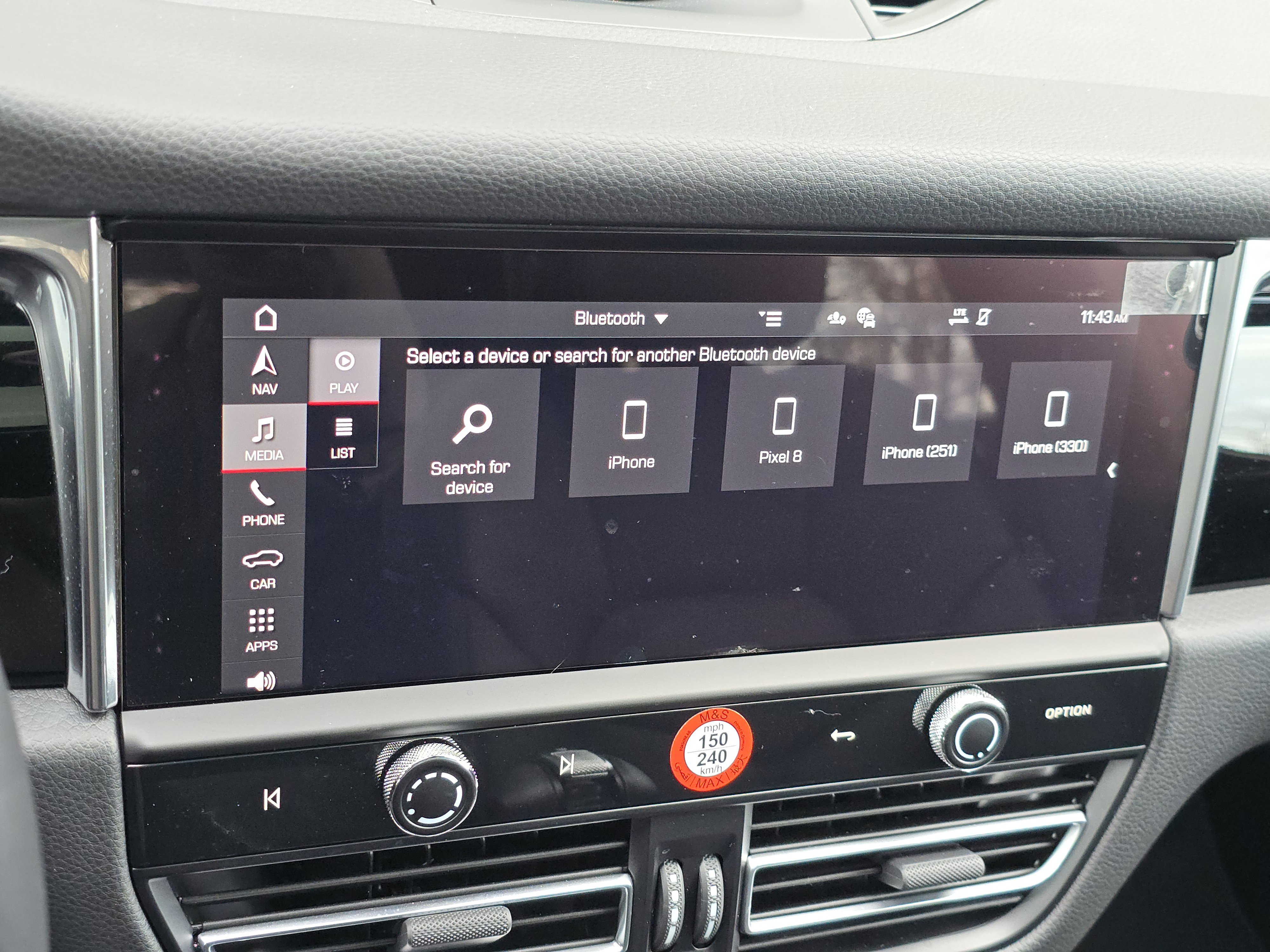 Certified 2025 Porsche Macan image 16