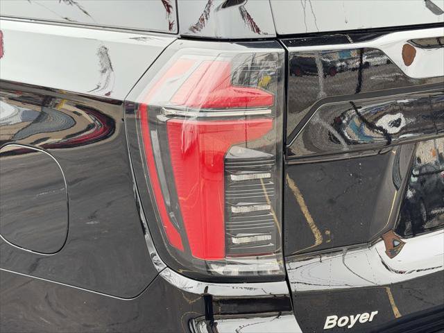 Used 2025 Chevrolet Suburban LS image 11