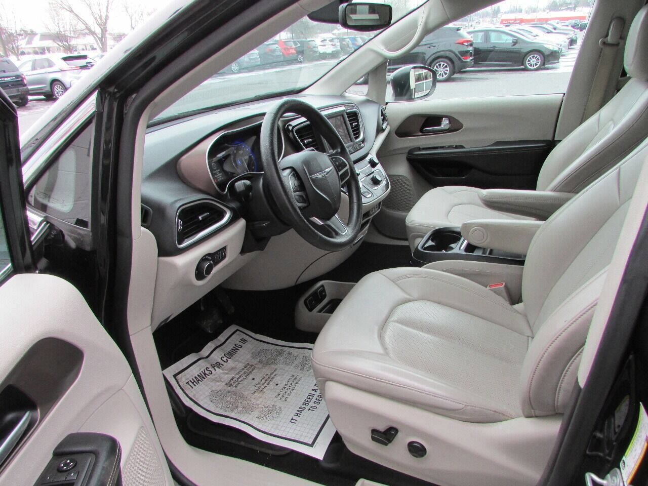 Used 2021 Chrysler Voyager Lxi FWD image 4
