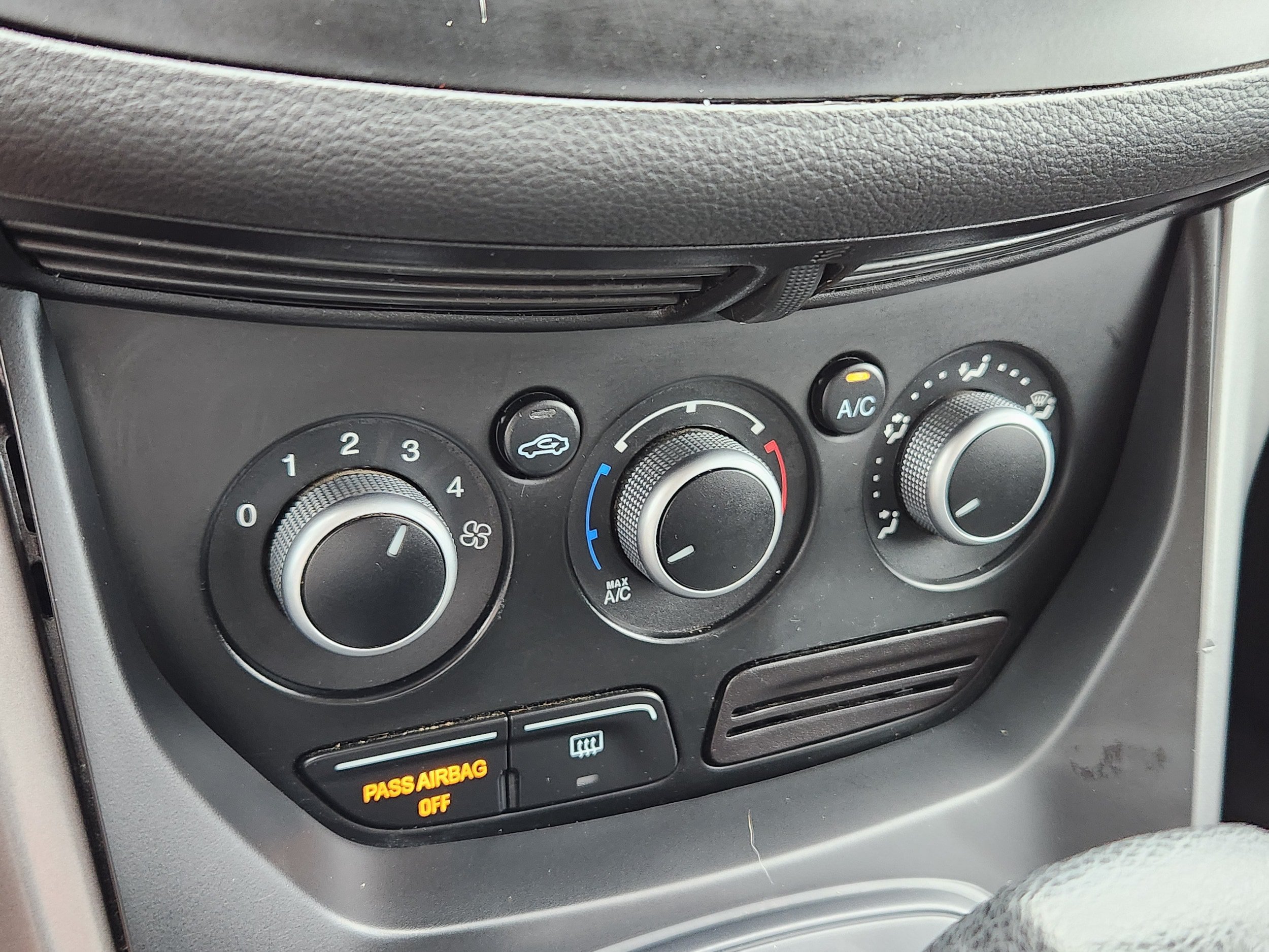 Used 2016 Ford Escape SE w/ SE Cold Weather Package AWD/4WD image 20