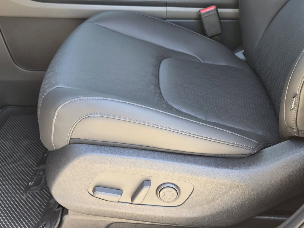 New 2026 Kia Carnival EX image 17