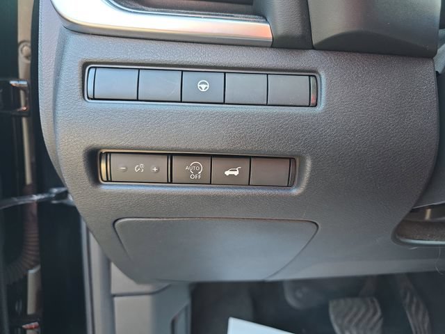 Used 2023 Nissan Rogue SV w/ SV Premium B Package FWD image 31