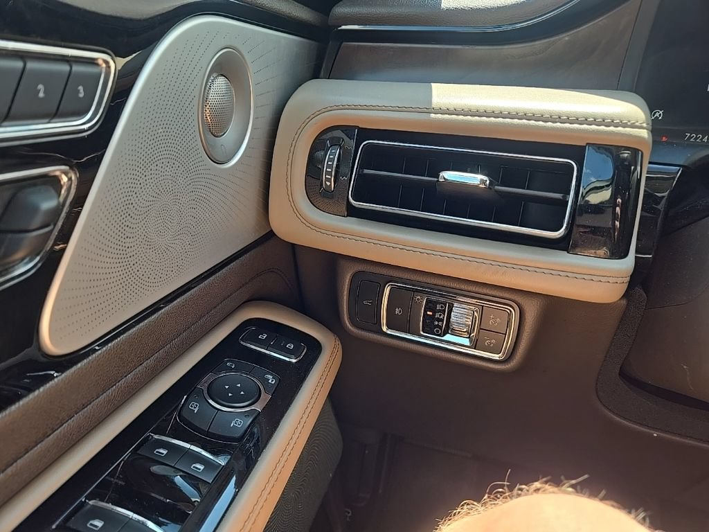 Used 2022 Lincoln Aviator Reserve w/ Equipment Group 201A RWD image 11
