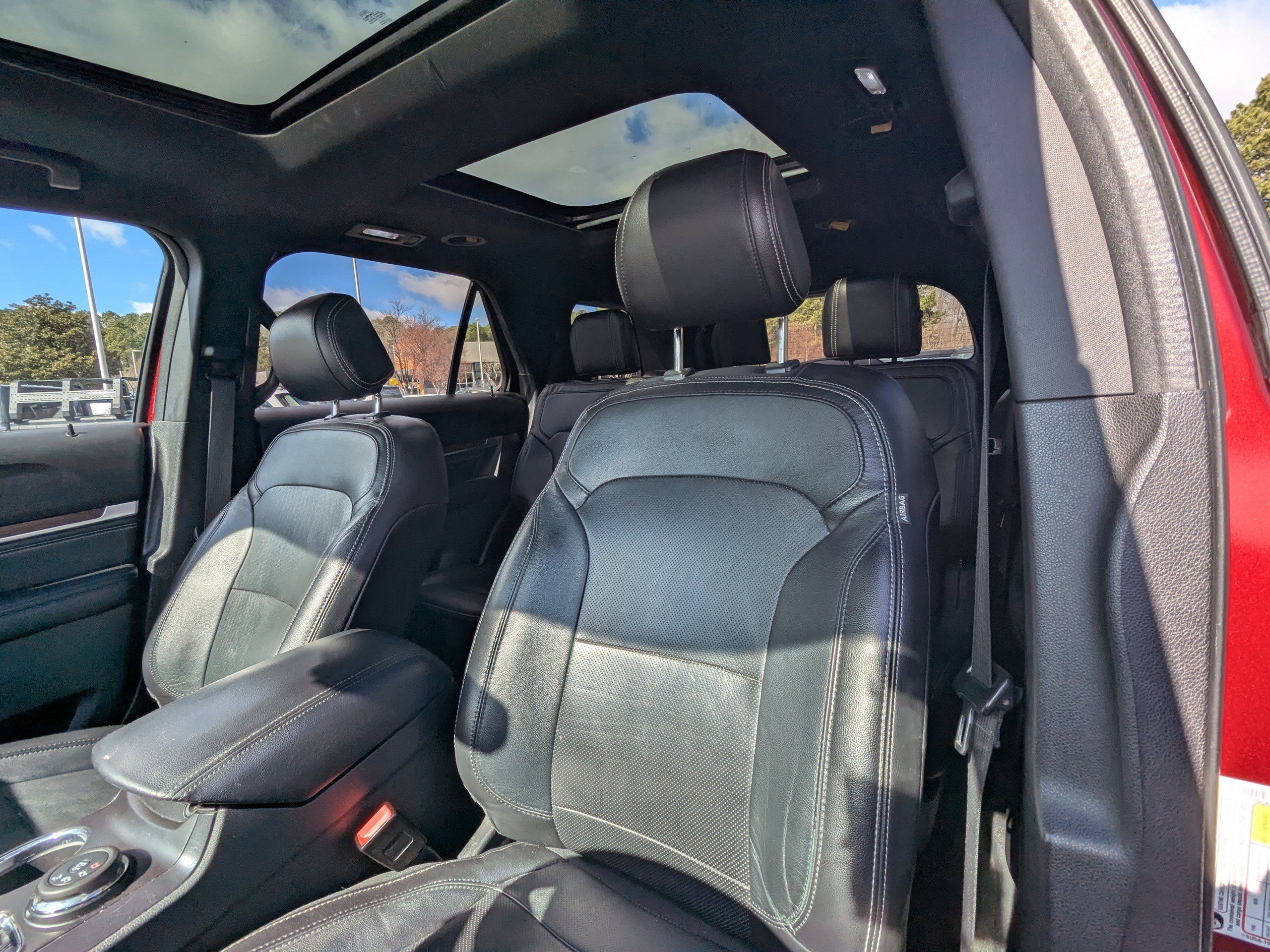 Used 2017 Ford Explorer Limited w/ Class II Trailer Tow Package image 9