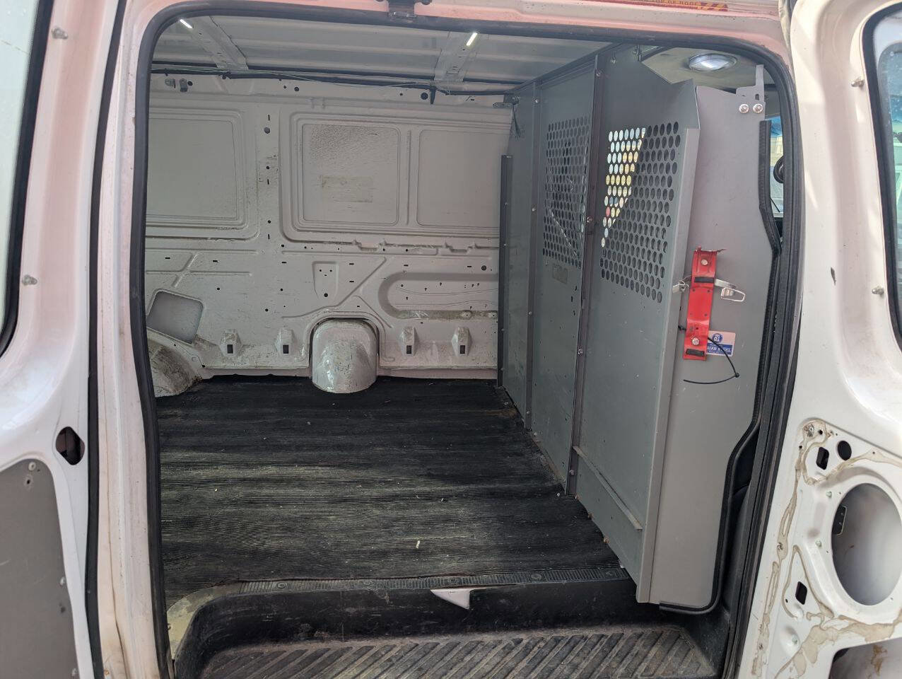 Used 2010 Ford E-250 and Econoline 250 RWD image 8