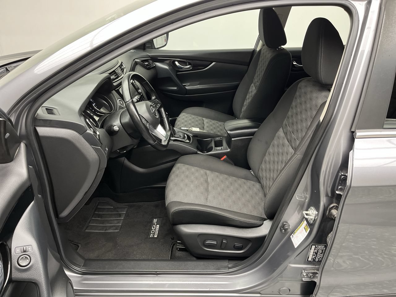 Used 2020 Nissan Rogue Sport SV w/ All-Weather Package AWD/4WD image 3