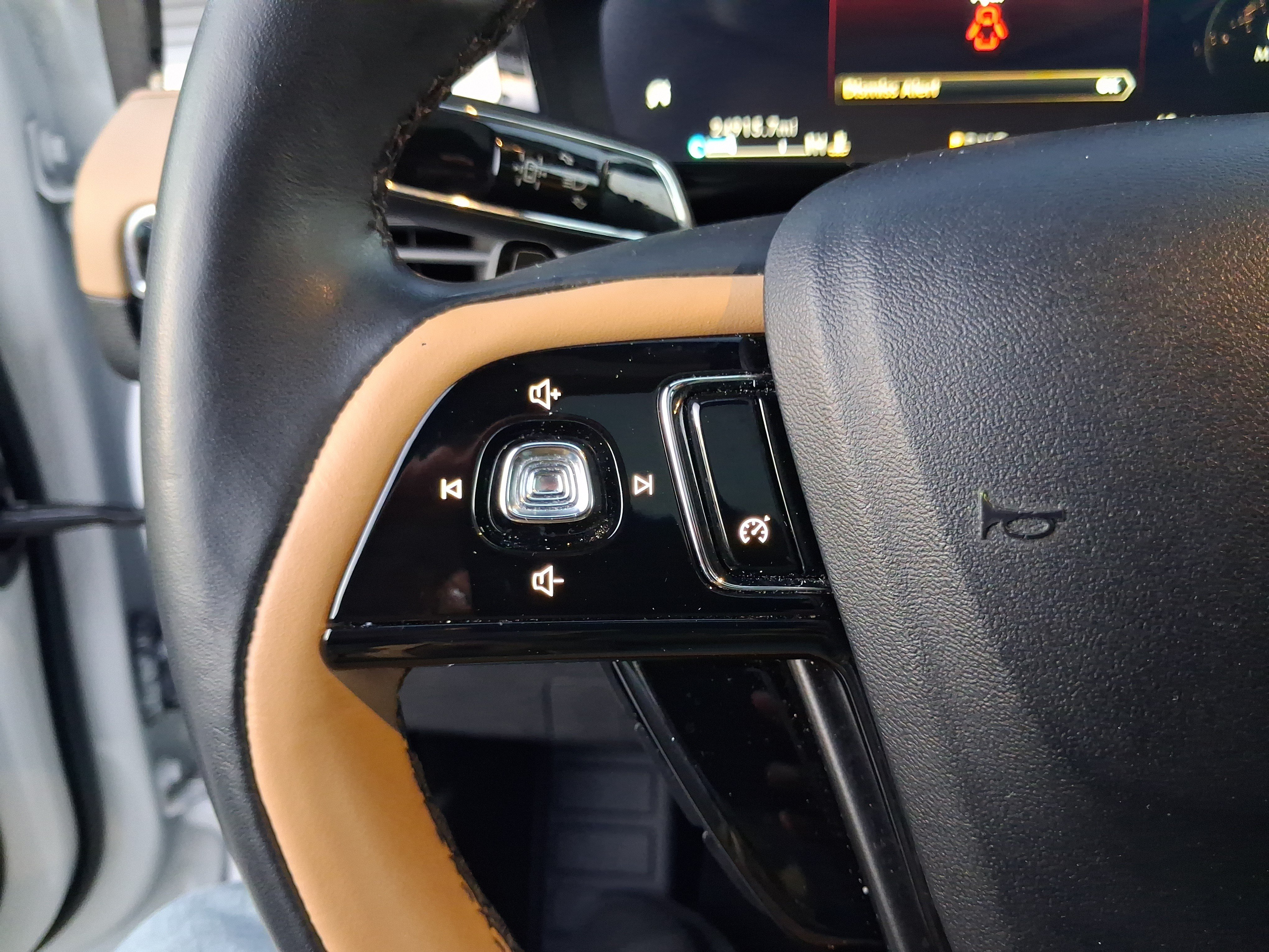 Certified 2022 Lincoln Corsair Reserve w/ Elements Package FWD image 18